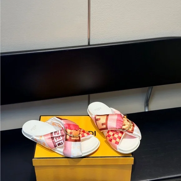 Fendi women's flat slippers - Picture 4 of 4